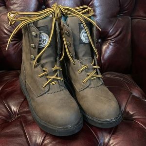 NWOT Youth Georgia Boots size 3.5